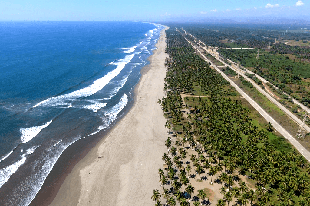 Vista aérea de la costa de Lázaro Cárdenas