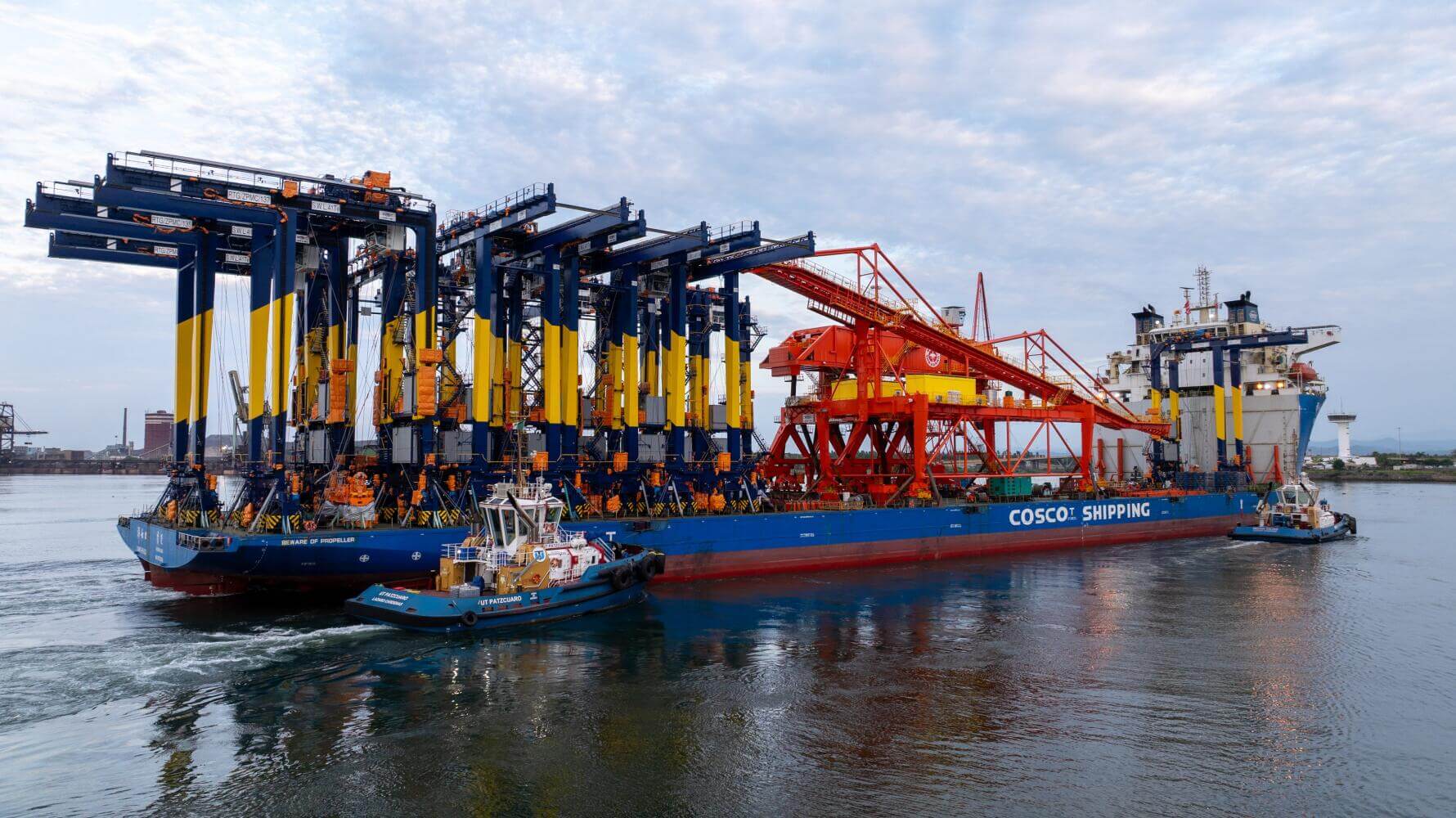 Terminal de contenedores del Puerto de Lázaro Cárdenas